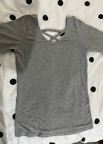 Gri bluz çapraz askılı - Görsel 2