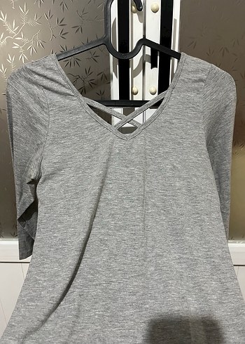 Gri bluz çapraz askılı - Görsel 6