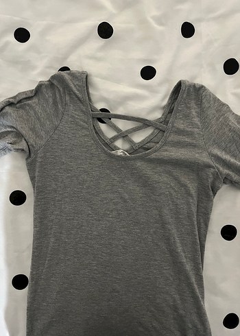 Gri bluz çapraz askılı - Görsel 7