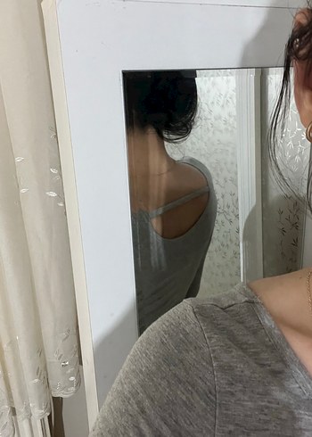 Gri bluz çapraz askılı - Görsel 3