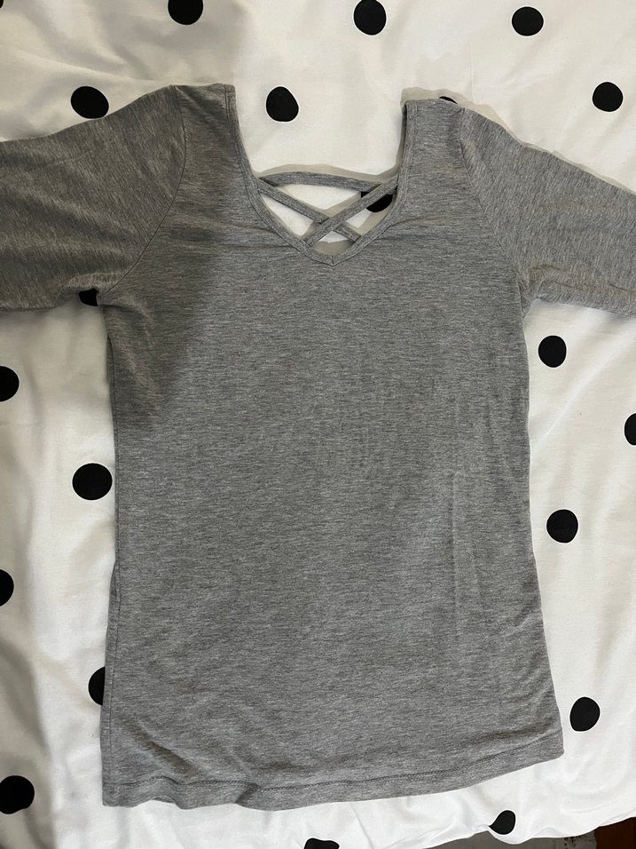 Gri bluz çapraz askılı - Görsel 2