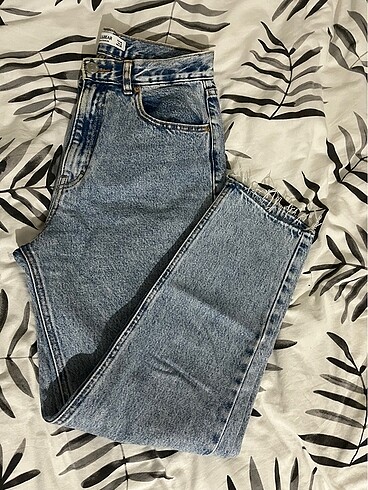 Mom jean pull and bear