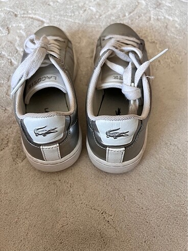 31 Beden beyaz Renk Lacoste kız çocuk ayakkabı