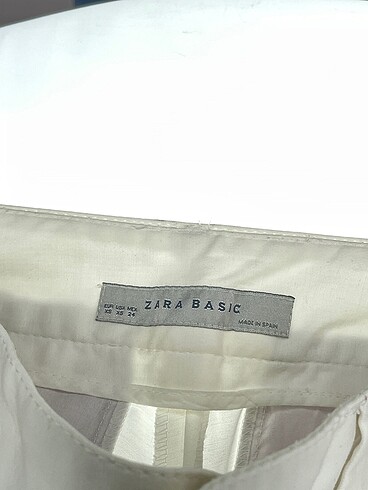 xs Beden beyaz Renk Zara Bermuda / Kapri %70 İndirimli.