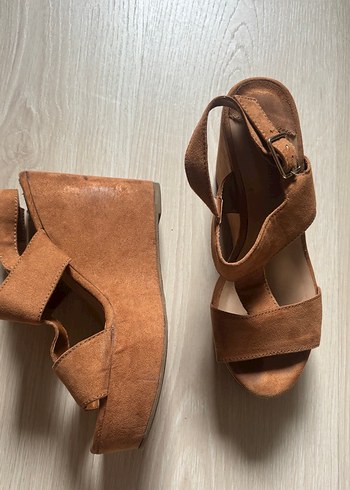 Bej Süet Kadın Dolgu Topuklu Sandalet - Görsel 2