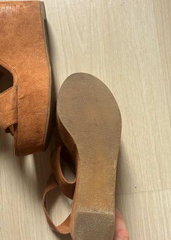 Bej Süet Kadın Dolgu Topuklu Sandalet - Görsel 3