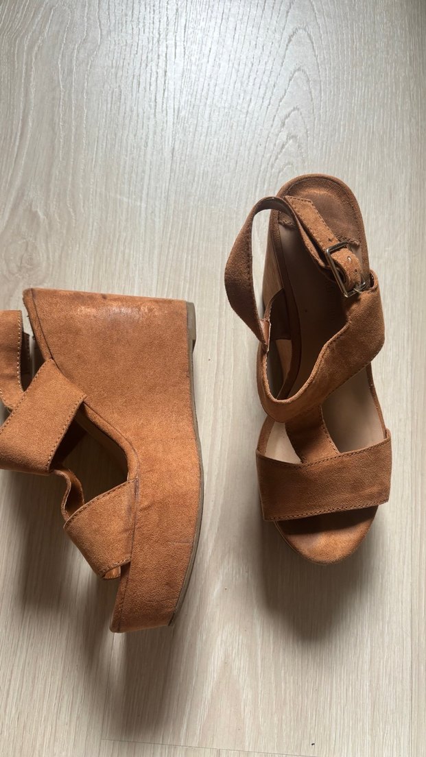 Bej Süet Kadın Dolgu Topuklu Sandalet - Görsel 2