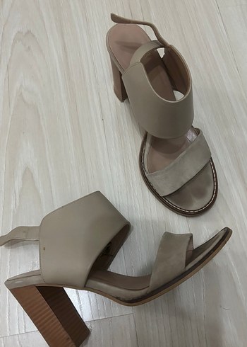 Bej Süet Dolgu Topuklu Kadın Sandalet - Görsel 2