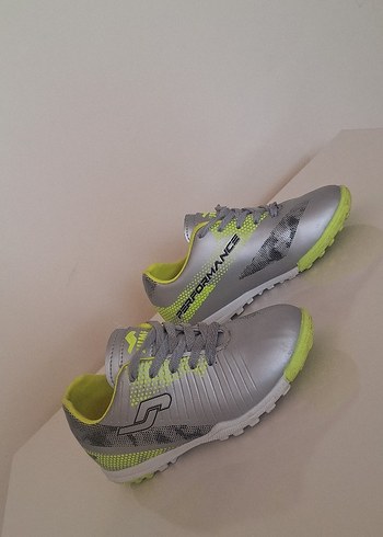 Gri Erkek Çocuk Futbol Ayakkabısı