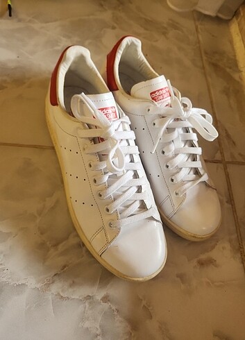Adidas unisex spor ayakkabı