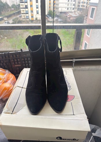 Bambi Siyah Süet Kadın Dolgu Topuklu Bot - Görsel 9