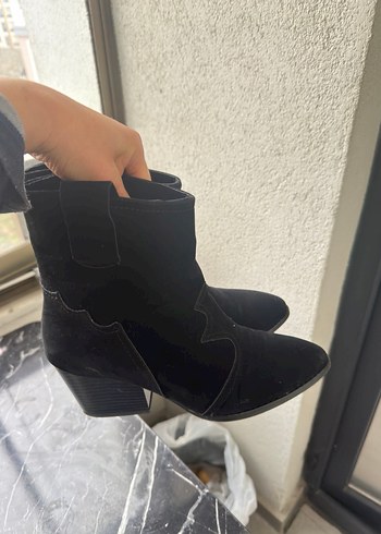 Bambi Siyah Süet Kadın Dolgu Topuklu Bot - Görsel 5