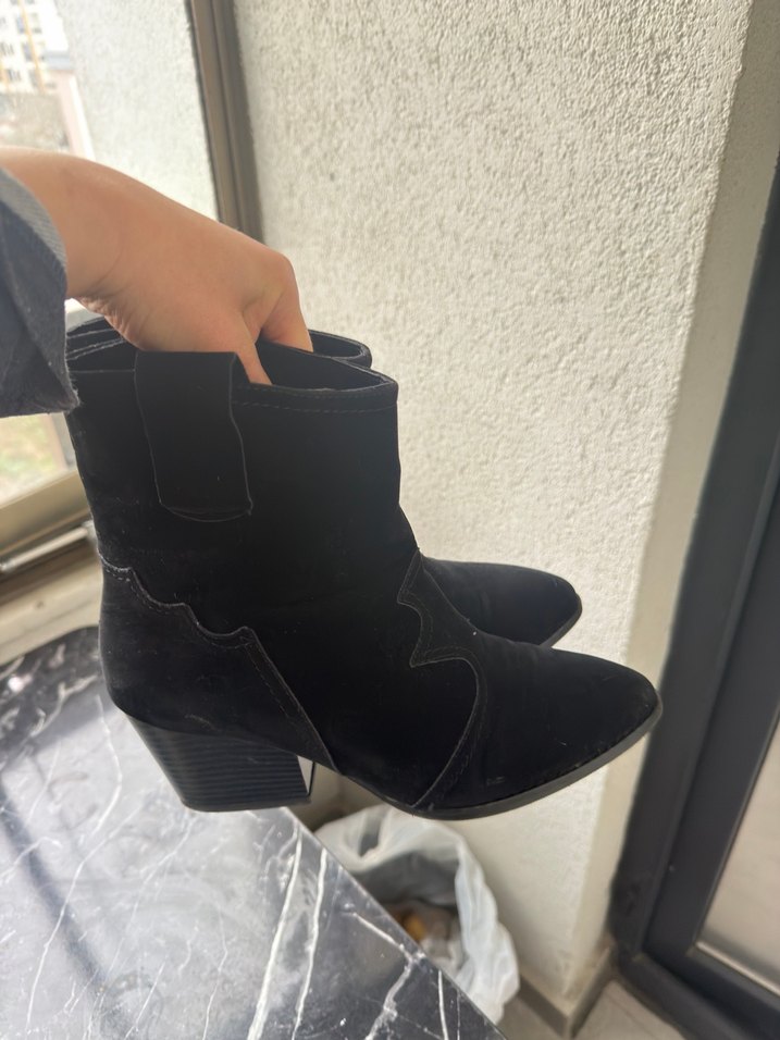 Bambi Siyah Süet Kadın Dolgu Topuklu Bot - Görsel 5