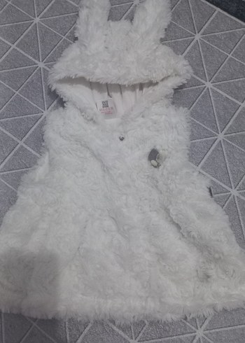 Kız Çocuk Beyaz Kapüşonlu Kürklü Yelek - Görsel 2