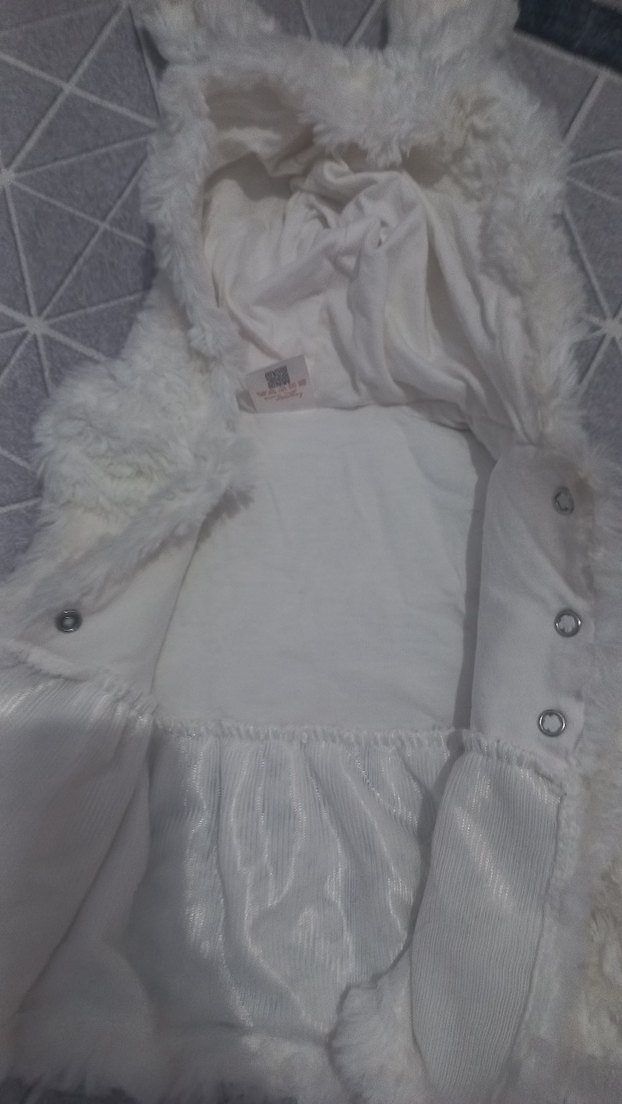 Kız Çocuk Beyaz Kapüşonlu Kürklü Yelek - Görsel 3