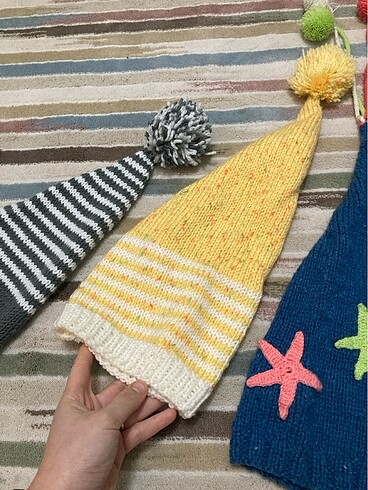 5-8 Yaş, 22 cm Beden Üç adet çoçuk şapkası 6 yaşa kadar giyilebilir