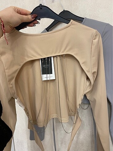 Quzu quzu zincirli crop top