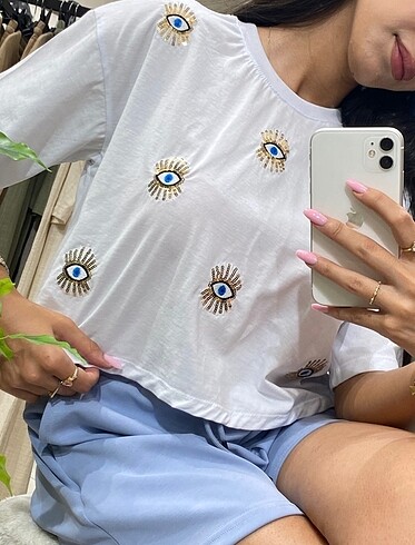 Göz Detaylı Beyaz Crop
