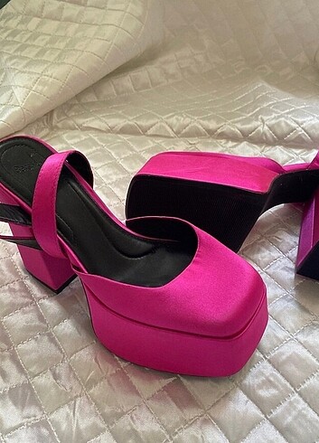 Pembe topuklu 