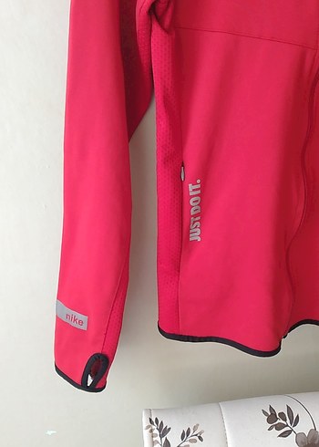 Nike kırmızı kapişonlu kadın spor üst