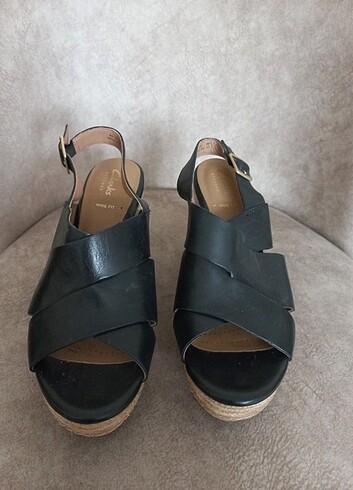 Clarks Dolgu topuk sandalet