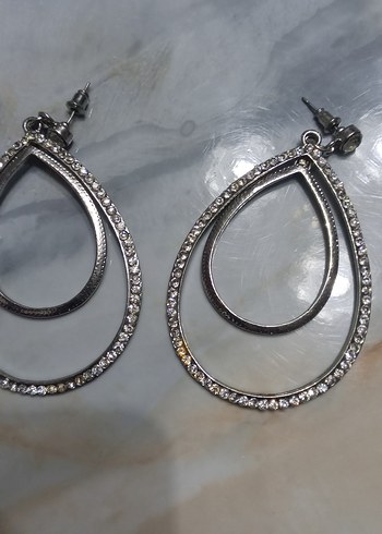 Zincir Detaylı Gri Midi Küpe - Görsel 3