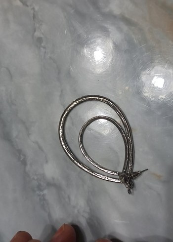 Zincir Detaylı Gri Midi Küpe - Görsel 4