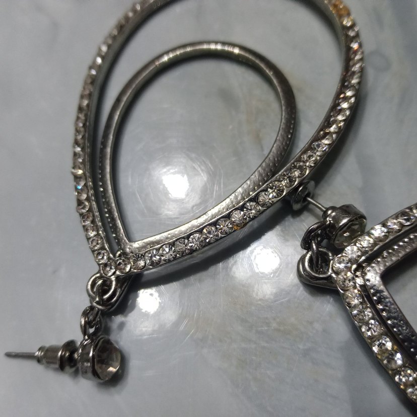 Zincir Detaylı Gri Midi Küpe - Görsel 5