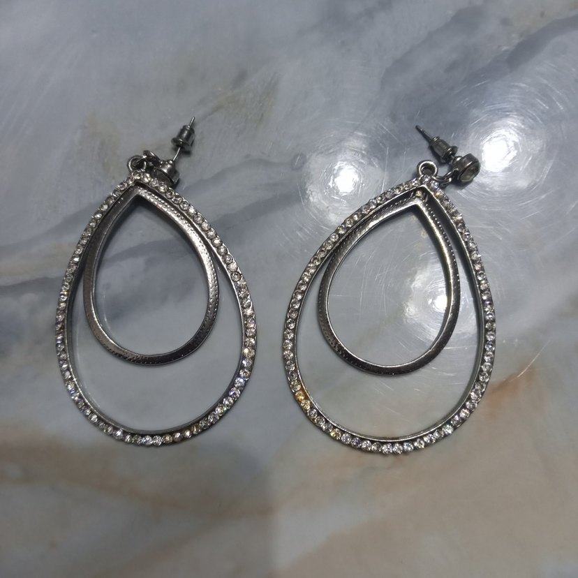 Zincir Detaylı Gri Midi Küpe - Görsel 2