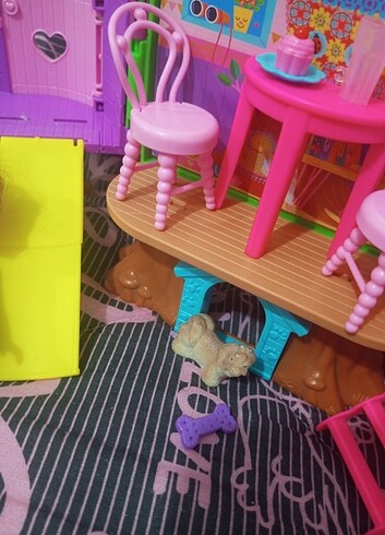 Beden Barbie ağaç ev
