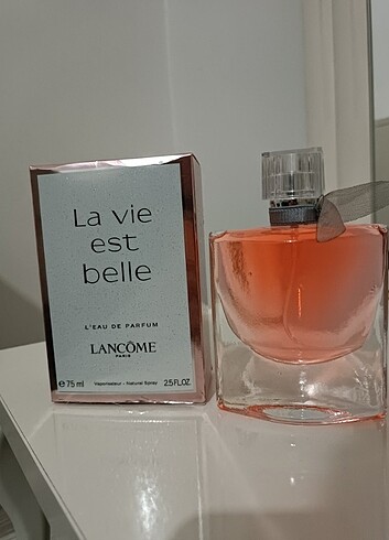 La Vie est belle parfüm 
