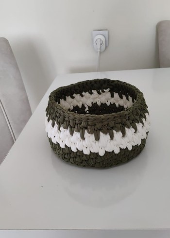 Haki ve Beyaz Örgü Saklama Sepeti - Görsel 2