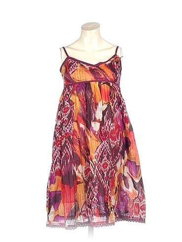 PreLoved Kısa Elbise %70 İndirimli.