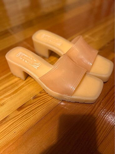 Bershka platform terlik