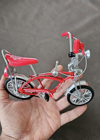 Kırmızı 1/10 ölçek metal bisiklet detaylı işçilik