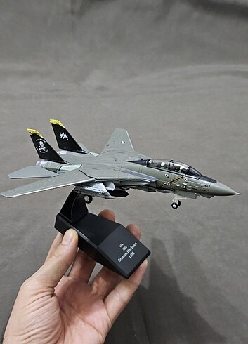 Beden F14 Tomcat top gun savaş uçağı metal model 1/100