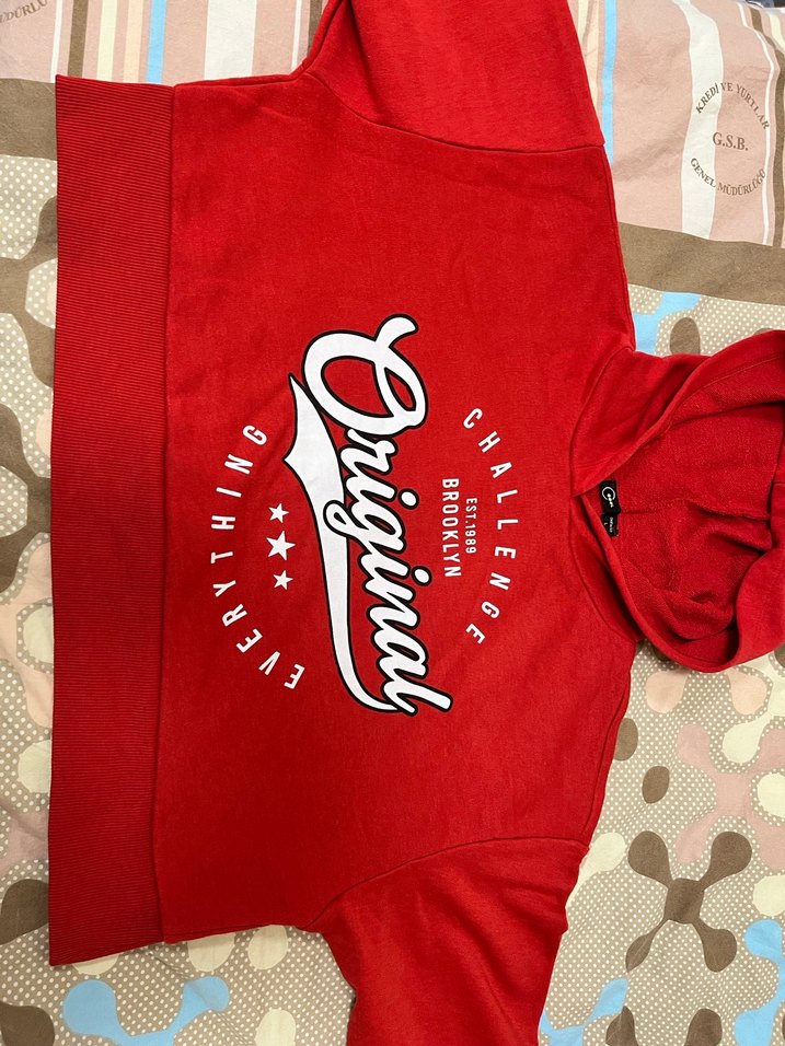 Kırmızı Kapüşonlu Baskılı Kadın Sweatshirt - Görsel 3