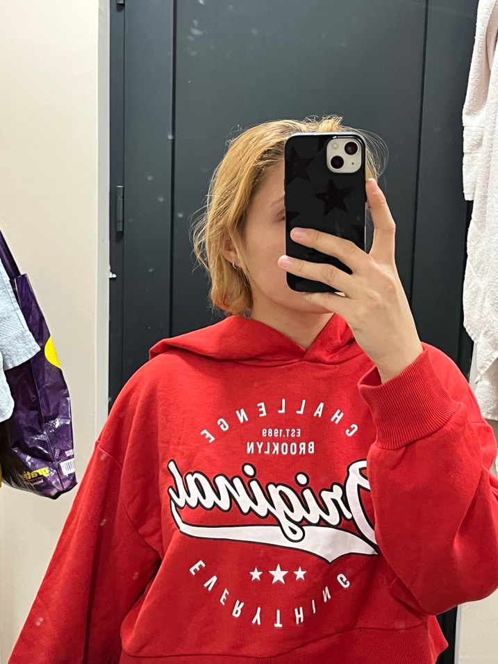 Kırmızı Kapüşonlu Baskılı Kadın Sweatshirt - Görsel 5