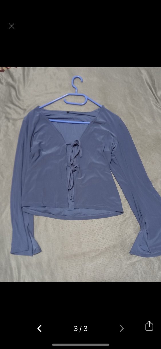 Düğmeli V Yakalı Mavi Kadın Bluz - Görsel 3