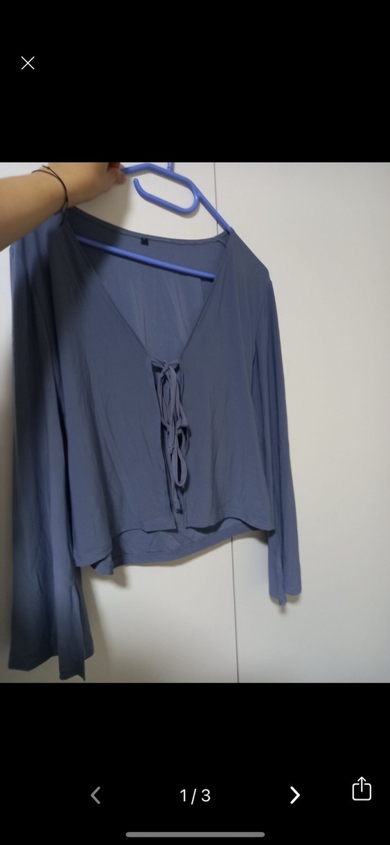 Düğmeli V Yakalı Mavi Kadın Bluz - Görsel 2