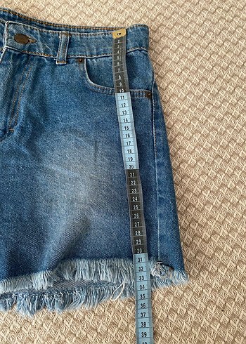 LC Waikiki Düz Kesim Mavi Denim Mini Şort
