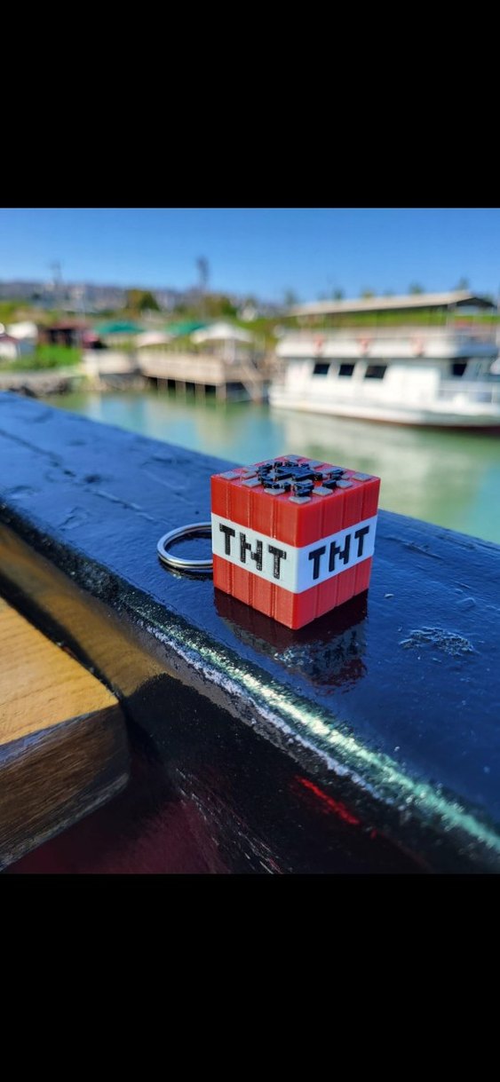 Renkli TNT Temalı Anahtarlık - Görsel 2