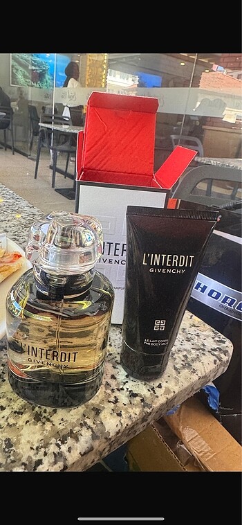 Givenchy Linderdit