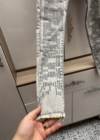 Gri Baskılı Kadın Kot Pantolon - Görsel 3