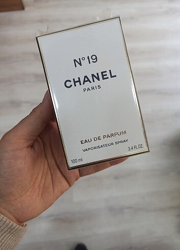 Chanel no 19