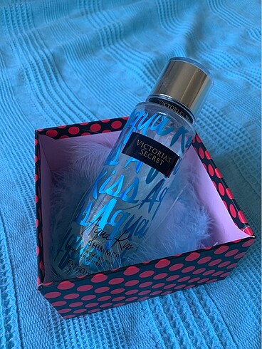 Victoria?s Secret Aqua Kiss Shimmer Vücut Spreyi