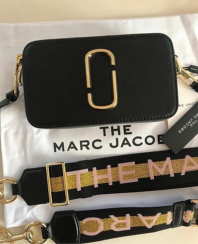Marc Jacobs Yeni etiketlidir.
