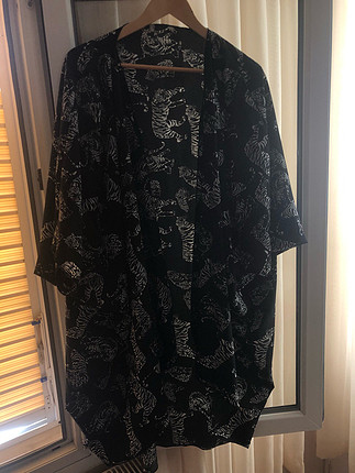 Kaplan desenli bol kimono