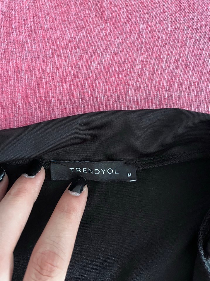 önü fermuarlı siyah çıtçıtlı zıbın buluz - Görsel 2