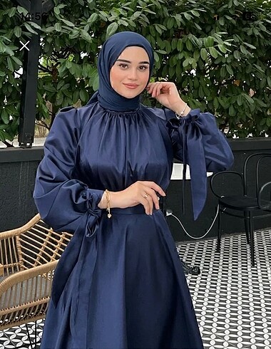 Lia Abiye Lacivert